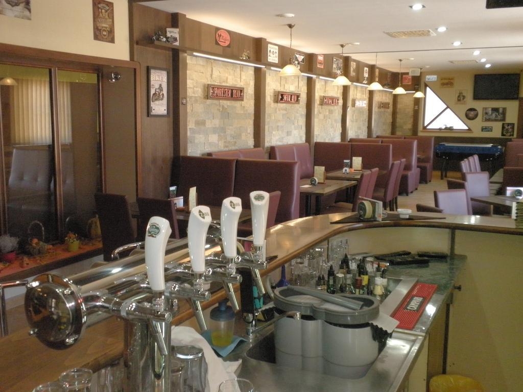Hotel Le Cafe Pohořelice Εξωτερικό φωτογραφία