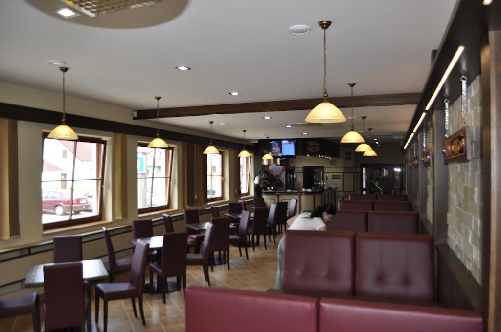 Hotel Le Cafe Pohořelice Εξωτερικό φωτογραφία