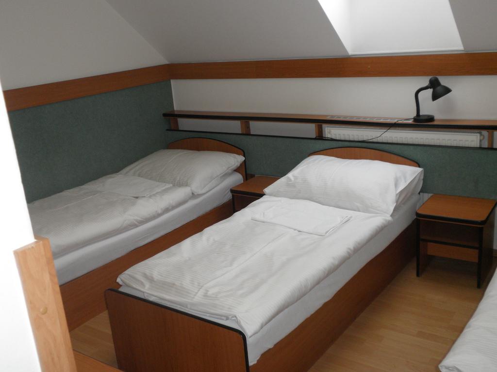 Hotel Le Cafe Pohořelice Δωμάτιο φωτογραφία