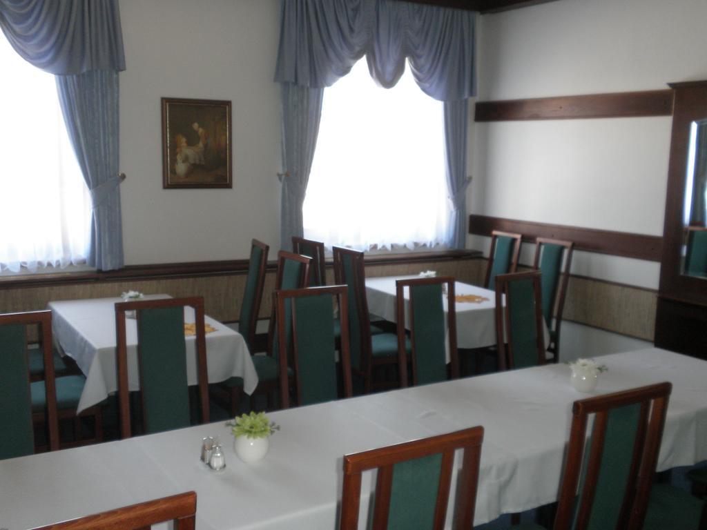 Hotel Le Cafe Pohořelice Εξωτερικό φωτογραφία